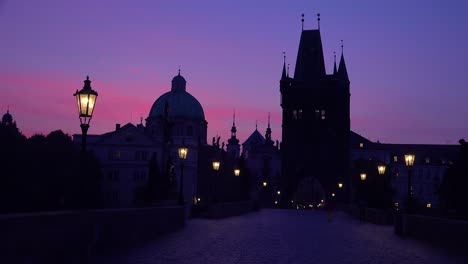 Klassisches-Morgenlicht-Auf-Der-Karlsbrücke-In-Prag-Tschechien-1