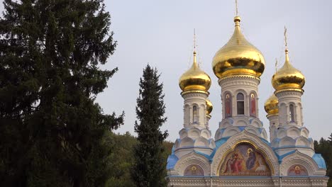Russian-Orthodox-cathedral-onion-domes-stand-in-the--town-of-Karlovy-Vary-Czech-Republic