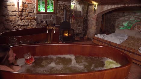A-beer-spa-in-the-Czech-Republic-offers-the-opportunity-to-bathe-in-and-drink-beer-2