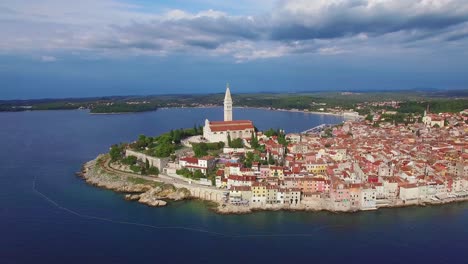 Beautiful-vista-aérea-shot-of-the-town-of-Rovinj-in-Croatia-5