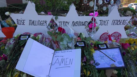 2018---Denkmal-Für-Die-Opfer-Der-Rassistischen-Hassverbrechen-Massenerschießung-Der-Baum-Des-Lebens-Synagoge-In-Pittsburgh-Pennsylvania-4