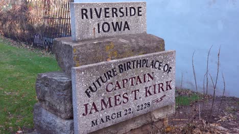 Der-Zukünftige-Geburtsort-Von-Kapitän-James-Kirk-Vom-Raumschiff-Unternehmen-Star-Trek-Am-Flussufer-Iowa