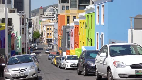 Establishing-shot-of-the-colorful-Bo-kaap-Malay-area-of-Cape-Town-South-Africa-with-colonial-buildings-and-traffic