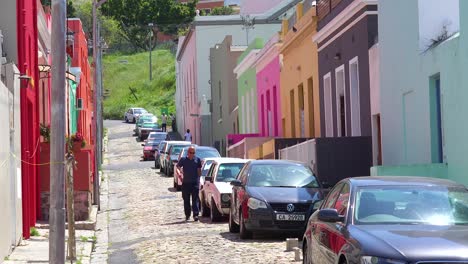 Establishing-shot-of-the-colorful-Bo-kaap-Malay-area-of-Cape-Town-South-Africa-with-colonial-buildings-and-traffic-1