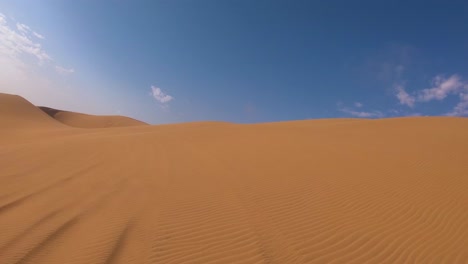Pov-Aufnahme-Von-Der-Vorderseite-Eines-Safari-Fahrzeugs,-Das-Sich-Durch-Tiefen-Sand-Und-Dünen-In-Der-Namib-Wüste-Von-Namibia-Bewegt-6