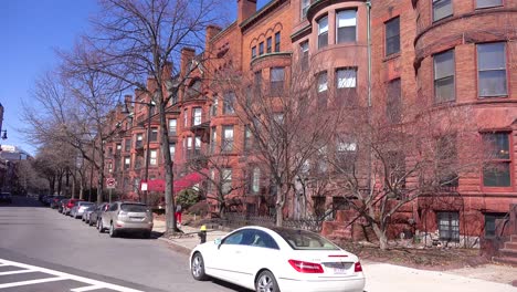 Establecimiento-De-Planos-De-Apartamentos-Y-Calles-En-El-Centro-De-Boston,-Massachusetts-4