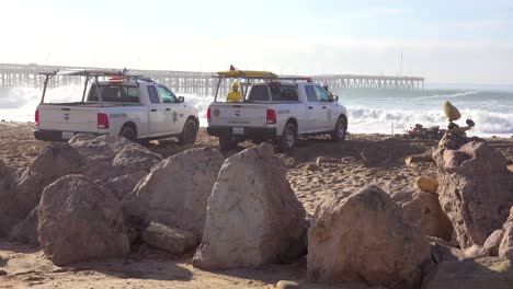 Huge-ocean-waves-crash-into-shore-in-Ventura-California-during-a-winter-storm-with-California-State-Parks-lifeguards-watching