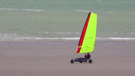 Land-carts-or-sail-carts-or-blokarts-are-sailed-on-the-beach-in-France