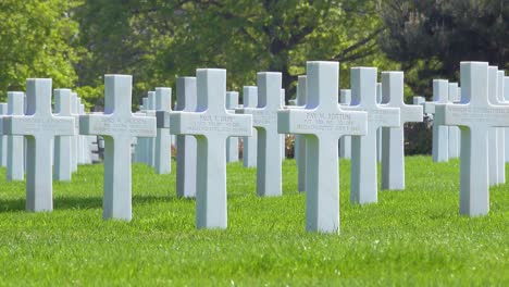 Graves-and-crosses-at-American-World-War-Two-cemetery-memorial-at-Omaha-Beach-Normandy-France-1