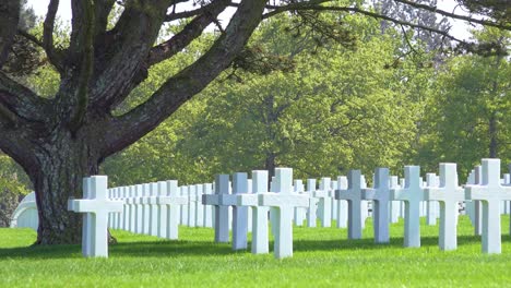 Graves-and-crosses-at-American-World-War-Two-cemetery-memorial-at-Omaha-Beach-Normandy-France-2