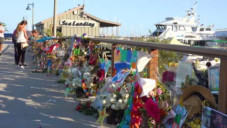 2019---people-pay-respects-at-a-memorial-for-the-Conception-dive-boat-fire-victims-in-Santa-Barbara-harbor-3