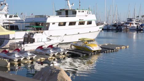 2019---The-Vision-a-boat-similar-to-the-Conception-dive-boat-owned-by-Truth-Aquatics-sit-in-Santa-Barbara-harbor-following-the-tragic-dive-boat-fire-near-the-Channel-islands-1