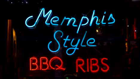 Cartel-De-Neón-En-Beale-Street-Memphis-Identifica-Restaurante-De-Costillas-BBQ-Estilo-Memphis