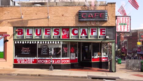 Establecimiento-De-Shot-By-Day-Of-The-Blues-Cafe-Restaurant-En-Beale-Street-Memphis-Tennessee