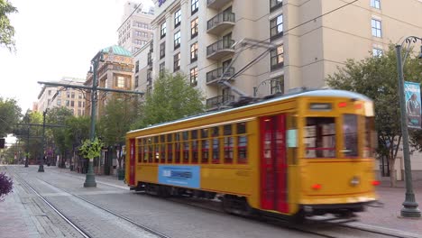 Memphis-trolley-car-on-a-busy-street-outside-downtown-business-district-office-buildings-1