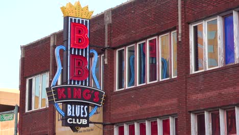 Letrero-De-Neón-En-Beale-Street-Memphis-Identifica-BB-King&#39;s-Blues-Club-1