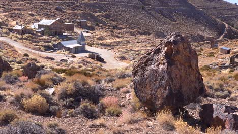 2019---Gründung-Der-Geisterstadt-Cerro-Gordo-In-Den-Bergen-über-Dem-Owens-Valley-Und-Line-Pine-California-2