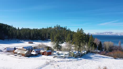 2020--Winterschneeantenne-über-Glenbrook-Nevada-Community-Ranch-Häuser-Am-Ufer-Des-Lake-Tahoe-Nevada