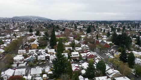 Antenne-über-Verschneiten-Winterviertel-Beherbergt-Vororte-Im-Schnee-In-Portland-Oregon