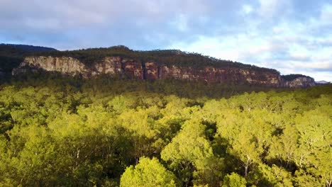 Antenne-über-Carvarvon-Nationalpark-Mit-Wäldern-Bäume-Bergketten-Victoria-Australien?