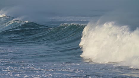 Large-waves-roll-into-the-coast-of-Hawaii-in-slow-motion-4