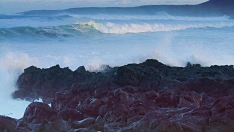 Large-waves-roll-into-the-coast-of-Hawaii-in-slow-motion-5