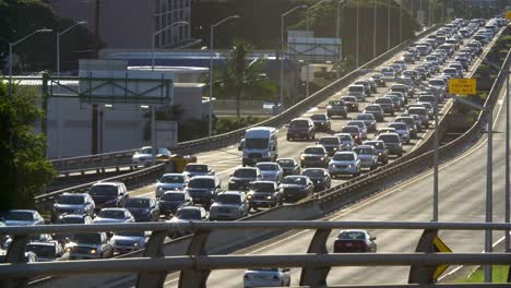 Daily-morning-westbound-traffic-lines-up-on-the-H1-Freeway-in-Honolulu-Hawaii