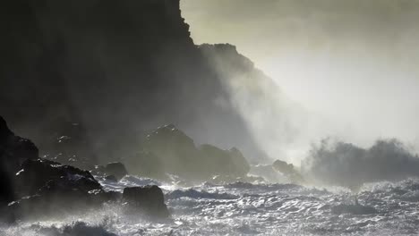Large-ocean-waves-roll-into-the-coast-of-Hawaii-and-break-on-the-shore