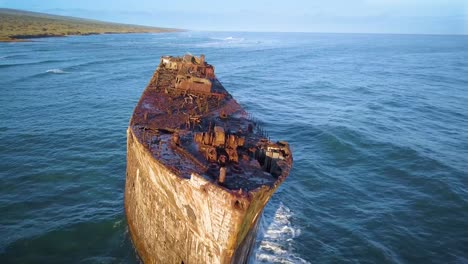 Beautiful-aerial-over-the-Kaiolohia-shipwreck-on-the-Hawaii-island-of-Lanai-1