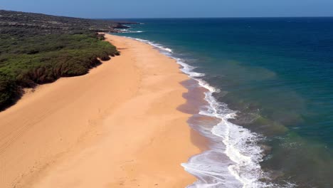 Hermosa-Antena-Sobre-Una-Playa-O-Costa-Aislada-En-Polihua-Lanai-Hawaii-3