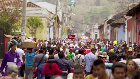 Busy-and-crowded-streets-of-Antigua-Guatemala-2