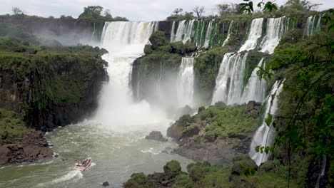 Stunning-view-of-roaring-waterfalls-at-Iguazu-NP-5