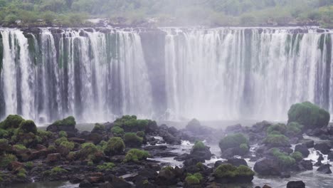 Blick-Von-Brasilien-Auf-Die-Wasserfälle-Von-Iguazu-In-Argentinien-4