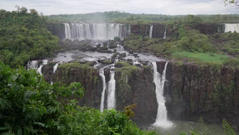 Vista-Desde-Brasil-De-Las-Cataratas-Del-Iguazú-En-Argentina-5