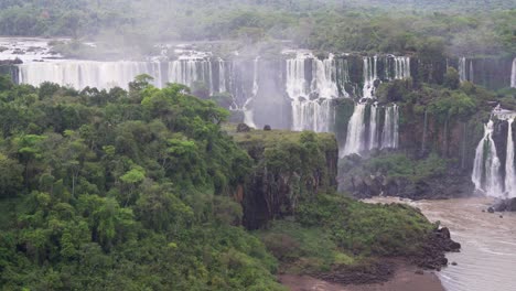 Blick-Von-Brasilien-Auf-Die-Wasserfälle-Von-Iguazu-In-Argentinien-10
