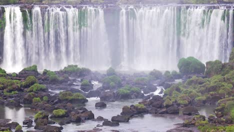 Blick-Von-Brasilien-Auf-Die-Wasserfälle-Von-Iguazu-In-Argentinien-13