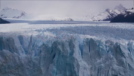 Blaues-Eis-Und-Spalten-Am-Ende-Der-Perito-moreno-gletscher-Massiver-Eisfluss-In-Argentinien-3