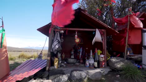 Schrein-Am-Straßenrand-In-Patagonien-Zu-Ehren-Von-Antonio-Gil,-Einem-Religiösen-Volkshelden-In-Argentiniens-Volkskultur-1