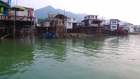 Toma-De-Establecimiento-De-La-Aldea-De-Pescadores-De-Tiao-En-Hong-Kong,-China-2