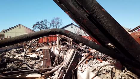 Schockierende-Bodenaufnahme-Der-Verwüstung-Durch-Die-Brandkatastrophe-Von-Santa-Rosa-Tubbs-2017