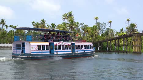 Houseboats-and-activities-along-the-river-in-the-backwaters-of-Kerala-India-5