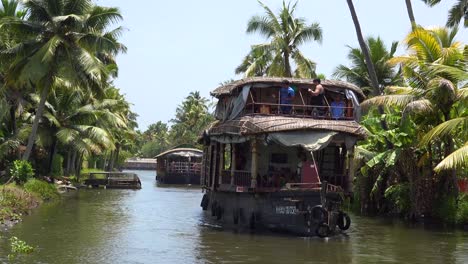 Houseboats-travel-on-the-backwaters-of-Kerala-India-1