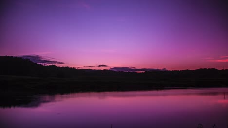 Time-lapse-sunset-and-dusk-over-a-lake-in-Warwick-Queensland-Australia