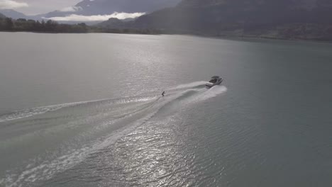 Gute-Luft-Von-Wasserski-Wakeboard-Auf-Alke-In-Interlaken-Schweiz-1