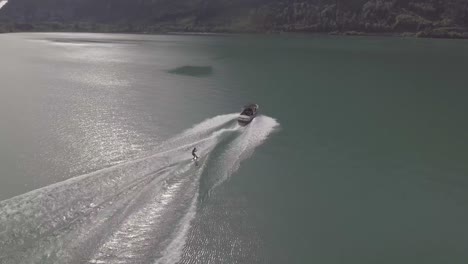 Gute-Luft-Von-Wasserski-Wakeboard-Auf-Alke-In-Interlaken-Schweiz-3