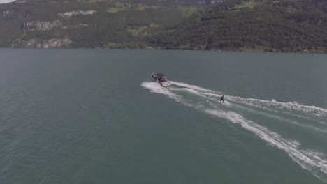 Gute-Luft-Von-Wasserski-Wakeboard-Auf-Alke-In-Interlaken-Schweiz-4