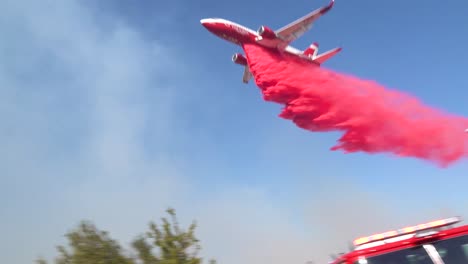 An-Aerial-Tanker-Plane-Aircraft-Makes-A-Pink-Phoschek-Fire-Retardant-Drop-Over-A-Wildfire-Burning-In-The-Hills-Above-Southern-California-1