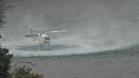 Helicopter-Refilling-Water-Drop-After-A-Brushfire-Holser-Fire-Burns-A-Hillside-Near-Lake-Piru-California-3