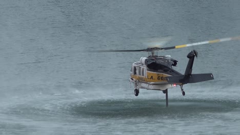 Helicopter-Refilling-Water-Drop-After-A-Brushfire-Holser-Fire-Burns-A-Hillside-Near-Lake-Piru-California-4