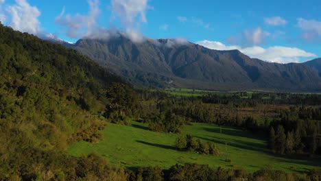 Antenne-über-Berge-Und-Grasland-Auf-Der-Südinsel-Von-Neuseeland